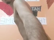 Mostrando o rabo no quarto