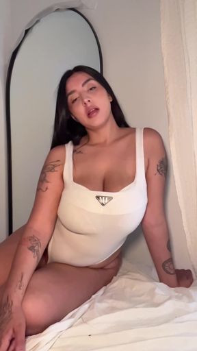 Solo curvy Rosalyn sits and masturbates