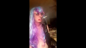 MATURE CD TG SMOKING VS 120s IN THE BATHROOM