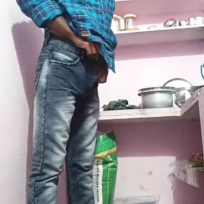 Pakinti aunty ki pilichi kitchen lo thisukelli dengani