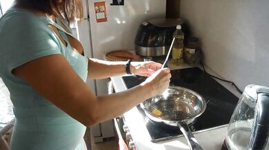 The neighbor invited for breakfast and did a blowjob right at the table!