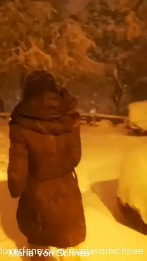 Desnudita en la nieve