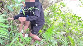 College-aged Pinay gets creampied in nature