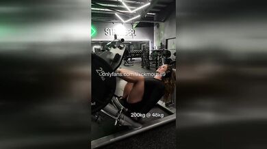 Muscle Mommy Sofa Slam Virgo Gym Gapes Live