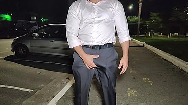 YURI GAÚCHO - CHEFE COM TESÃO SE EXIBIU E TOCOU PUNHETA ATÉ GOZAR - EXECUTIVO GOZANDO NA FRENTE DA GALERA - HOMEM BONITO MASTURBANDO O PAU GRANDE E GOZANDO FORTE