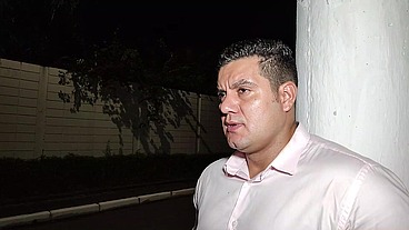 YURI GAÚCHO - CHEFE COM TESÃO SE EXIBIU E TOCOU PUNHETA ATÉ GOZAR - EXECUTIVO GOZANDO NA FRENTE DA GALERA - HOMEM BONITO MASTURBANDO O PAU GRANDE E GOZANDO FORTE