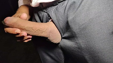 YURI GAÚCHO - CHEFE COM TESÃO SE EXIBIU E TOCOU PUNHETA ATÉ GOZAR - EXECUTIVO GOZANDO NA FRENTE DA GALERA - HOMEM BONITO MASTURBANDO O PAU GRANDE E GOZANDO FORTE