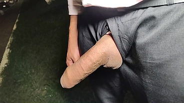 YURI GAÚCHO - CHEFE COM TESÃO SE EXIBIU E TOCOU PUNHETA ATÉ GOZAR - EXECUTIVO GOZANDO NA FRENTE DA GALERA - HOMEM BONITO MASTURBANDO O PAU GRANDE E GOZANDO FORTE