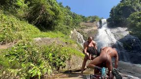 video amador bastidores podendo a pretinha 18 na cachoeira no ar livre