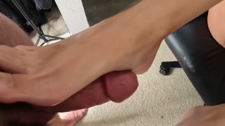 College Girl Gives Footjob With Her Pretty Feet