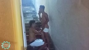 Dois quebrada pauzudo fudendo no escad&atilde_o da favela completo no Red