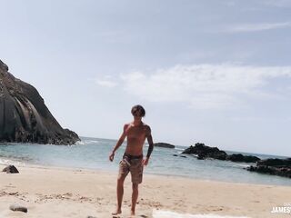 This babe made me cum in less than a min at the public beach