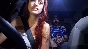 Casada e motorista de aplicativo pega passageiro se masturbando por tr&aacute_s!