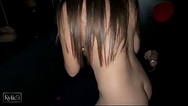 Verdadeira putaria no club swinger Enigma, novinha deu pra todos