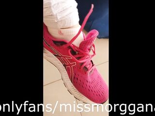 POST-GYM FEET SMELLING + WORSHIP