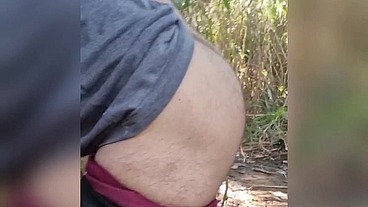 TRABALHADORES FAZENDO SEXO ATRAS DOS MATOS NA HORA DE ALMOÇO.