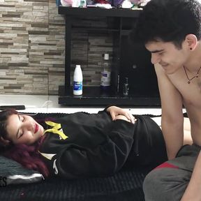 I Give My Stepbrother a Rich Massage and He Ends Up Fucking My Pussy - Porn in Spanish