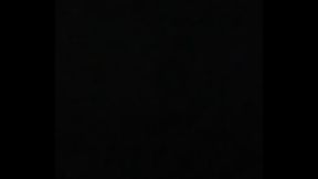 處女第一次做就是跟混血男生約炮，撐的有點疼，但是很舒服