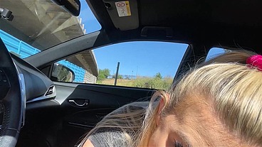 Sucking huge cock on public in my car