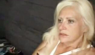 Vadia recebe uma penetração anal intensa e goza na boca