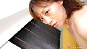 Solo Japanese lady Kotone Aozora masturbating on the couch in 4K