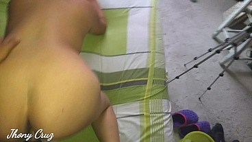 Vecina norteña viene de visita y cojemos sin condón y se come el semen.