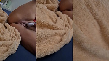 Bon dimanche pluvieux aujourd'hui je reste au lit et je me touche la ...