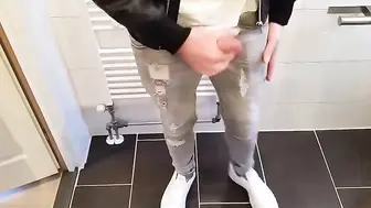 Amateur Webcam Guy Strokes His Big Cock to Cumshot