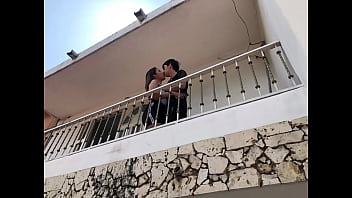 MADRASTRA PELIROJA LE DA UN BESO A SU HIJASTRO PARA PODER FOLLARSELO , FAMILIA JODIDA COMO LE ENCANTA FOLLARSE EL GRAN CULO DE SU MADRASTRA PORNO CASERO