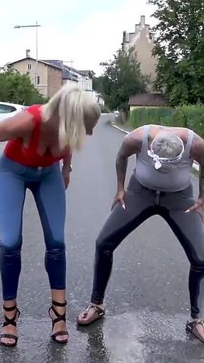 Street Pissing Girls