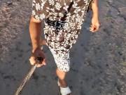 caminando vestida de mujer con tacones en publico muy caliente