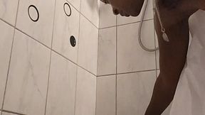 Naejae in shower cleaning out pussy