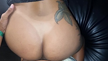 Camisinha estourou com a desconhecida da festa e ela ficou comedo de engravidar