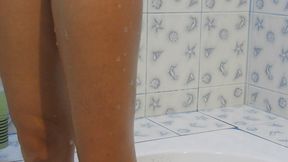 Pussy Shaving, Squirting in Bathtub