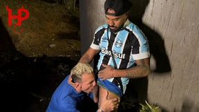 video 203 - macho guy will do anything for money, he fucked my ass until he filled me with cum in the middle of the avenue.