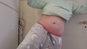 Morning Belly Dance in the Kitchen – Silly Solo Movement, Circular Hips, Tummy Play, Soft Belly Jiggles, Dancing with My Bellybutton