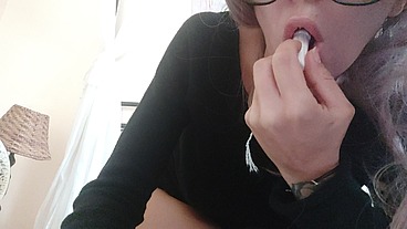 Chantal tries again, but the tampax should not be inserted back there!