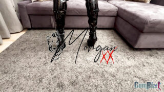 Suihinotto, spermaa suuhun, syvälle kurkku – isot tissit ja iso perse, milf huora korkokengissä imee kullia oltuaan naimisissa peräreikään