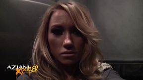 Bathroom break with pornstar Madison