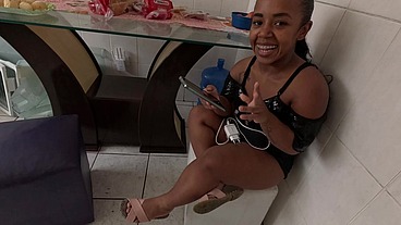 Pequena Safada Vem Pra Foder e Sai Com a Bucetinha Cheia de Porra!