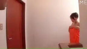 Hombre Quitó La Toalla A La Chica Con Grandes Tetas