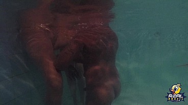 Muita far putaria na piscina com as estrelas pornôs - Rafaella Denardin - Melissa Devassa - Nego Catra