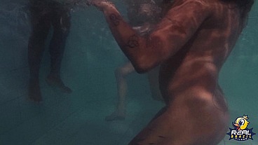 Muita far putaria na piscina com as estrelas pornôs - Rafaella Denardin - Melissa Devassa - Nego Catra