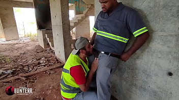 Oper&aacute_rio gosta de dar para os colegas da obra todo dia no final do expediente pra voltar leitado