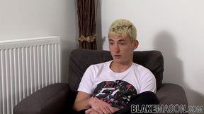 English dude jerking off until warm cum squirts out