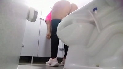 Big Arse Latina Gym Babe Swaps Clothes And Pees In Public Toilet