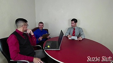 Ajudando os patrões a fecharem contrato com gringo negão dando o cu