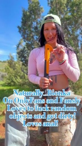 Girl fucks fiskar axe 🪓