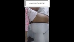 Caribean_feet11 Farting and bathroom time