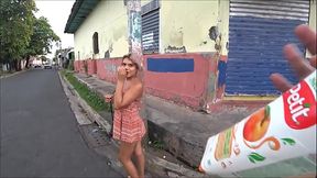 Que hermosa trans la que esta sentada!